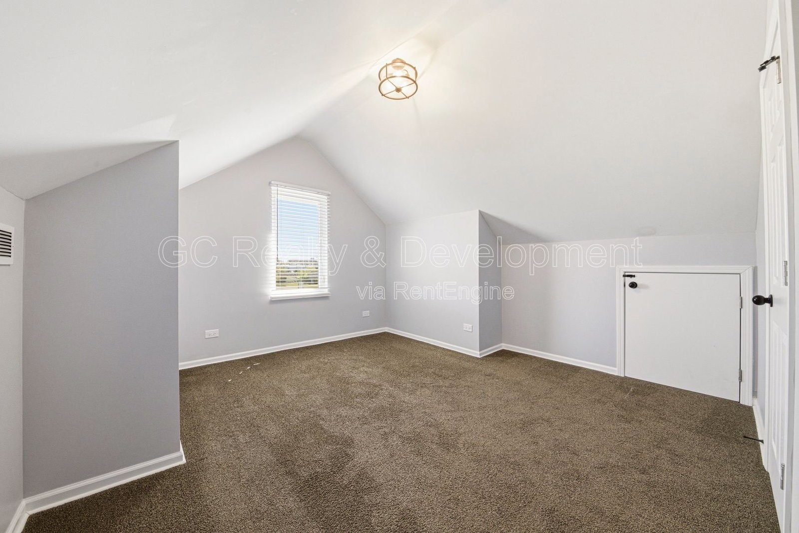 *** 4 BDRM - 2 BTH / UPDATED THROUGHOUT / PET FRIENDLY / FENCED YARD / HARDWOOD FLOORS *** property image