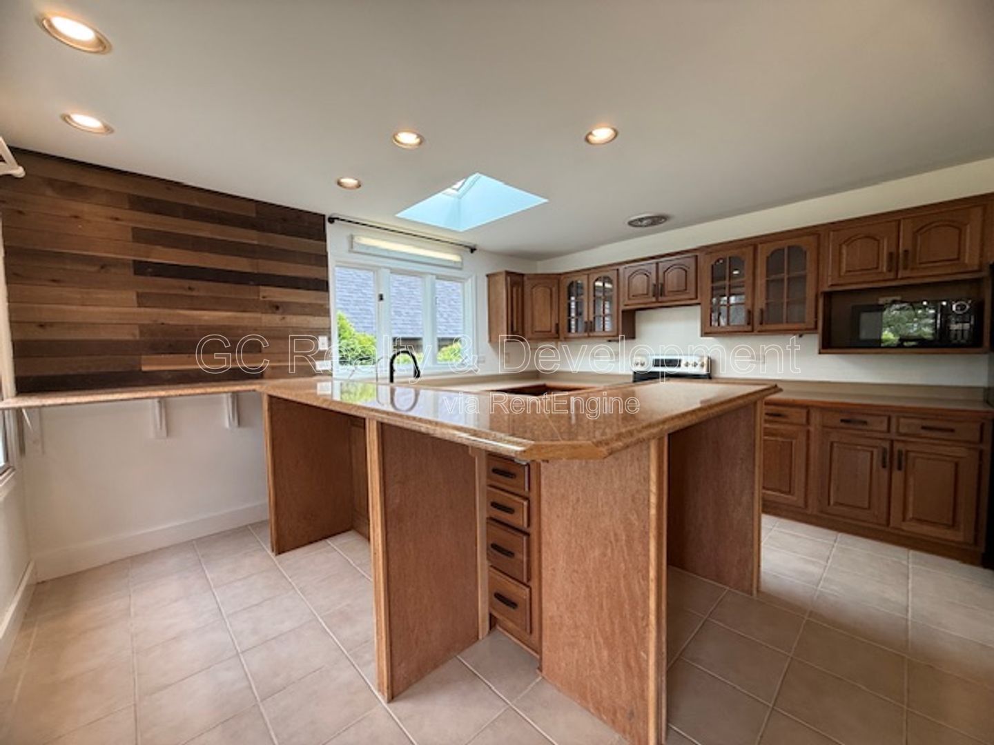 *** 4 BDRM - 2 BTH / FINISHED BSMT / PET FRIENDLY / UPDATED THROUGHOUT / FENCED YARD *** property image