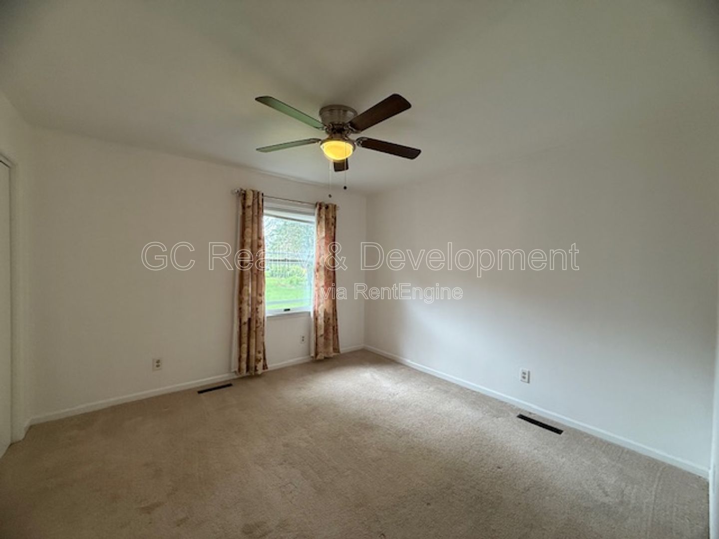 *** 4 BDRM - 2 BTH / FINISHED BSMT / PET FRIENDLY / UPDATED THROUGHOUT / FENCED YARD *** property image