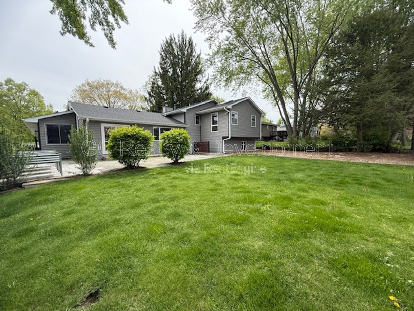 *** 4 BDRM - 2 BTH / FINISHED BSMT / PET FRIENDLY / UPDATED THROUGHOUT / FENCED YARD *** property image