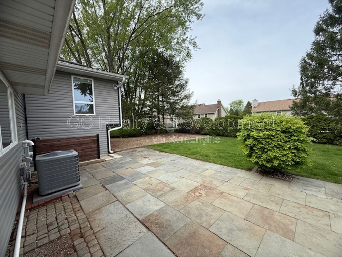 *** 4 BDRM - 2 BTH / FINISHED BSMT / PET FRIENDLY / UPDATED THROUGHOUT / FENCED YARD *** property image