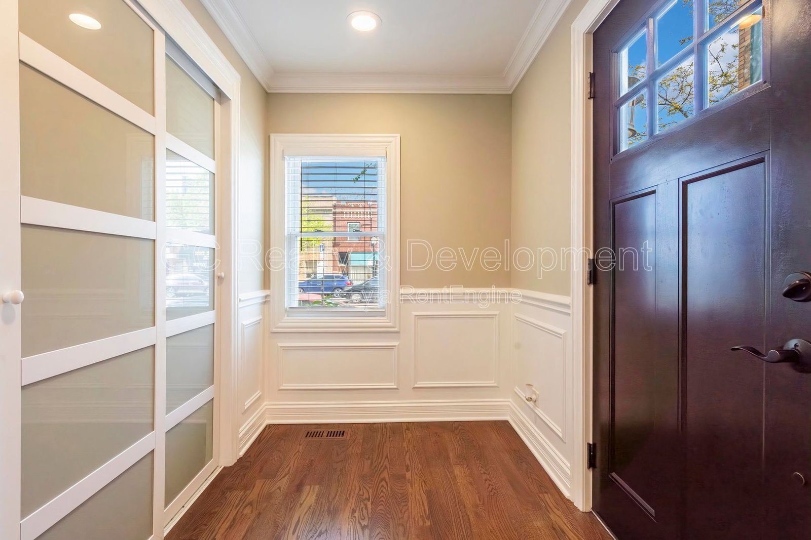 *** 3 BDRM - 3.5 BTH / FULLY RENOVATED / FINISHED BSMT / DETACHED GARAGE / IN UNIT LAUNDRY *** property image