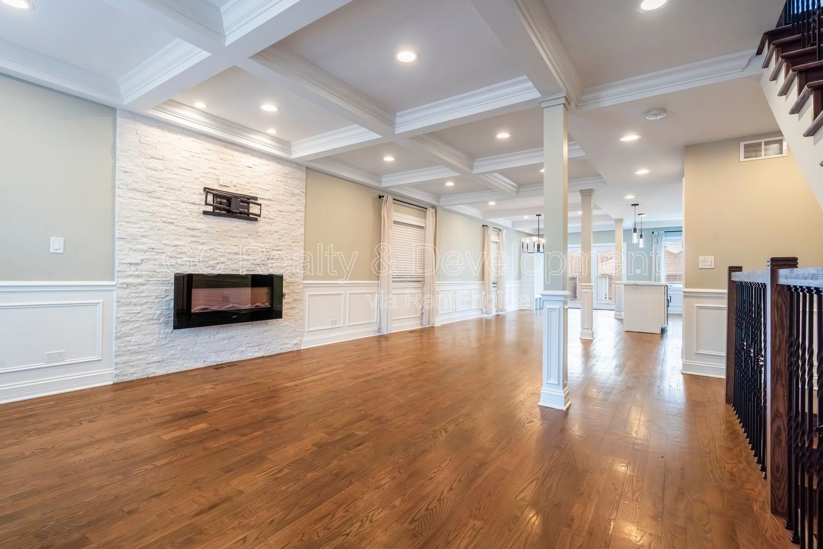 *** 3 BDRM - 3.5 BTH / FULLY RENOVATED / FINISHED BSMT / DETACHED GARAGE / IN UNIT LAUNDRY *** property image