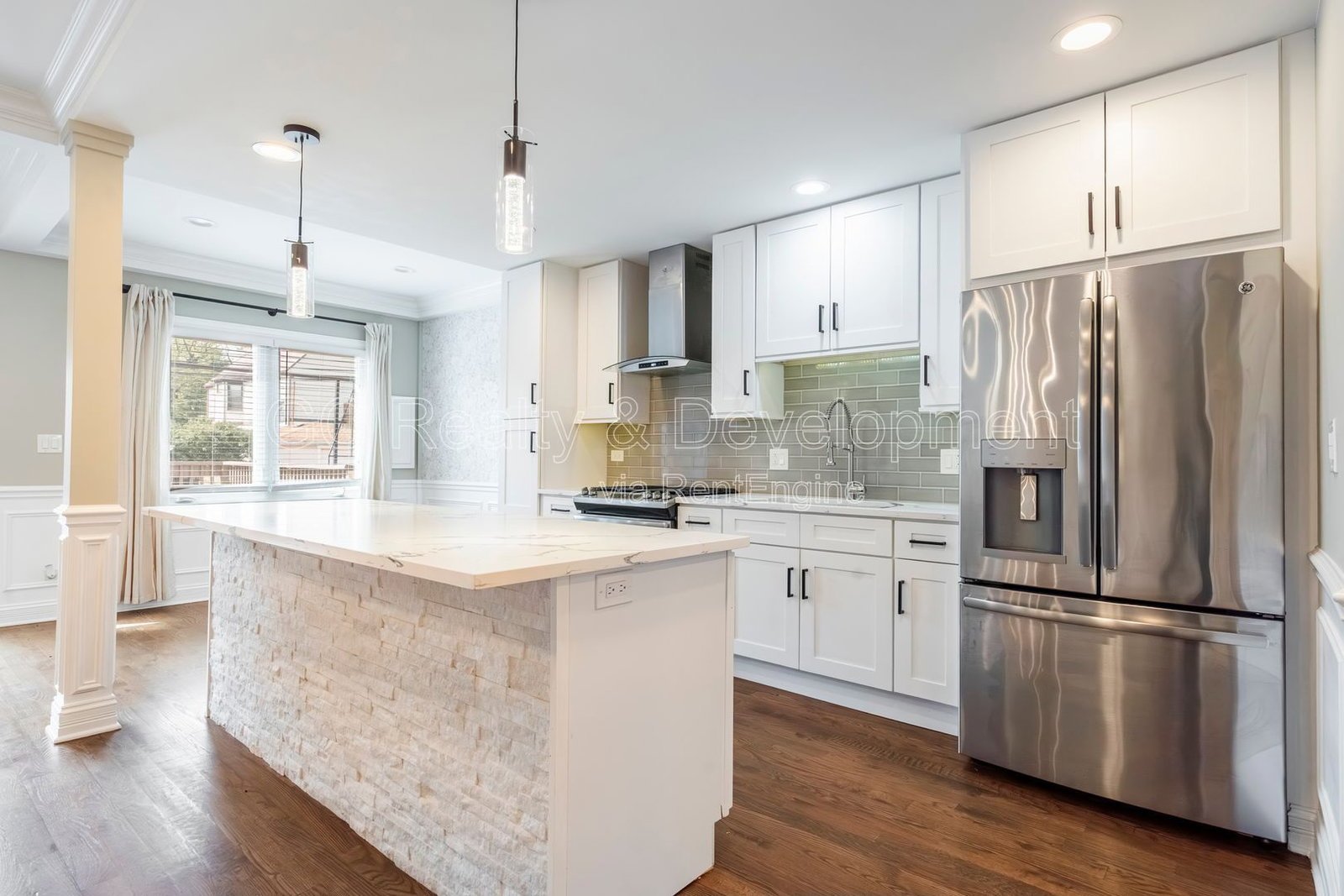 *** 3 BDRM - 3.5 BTH / FULLY RENOVATED / FINISHED BSMT / DETACHED GARAGE / IN UNIT LAUNDRY *** property image