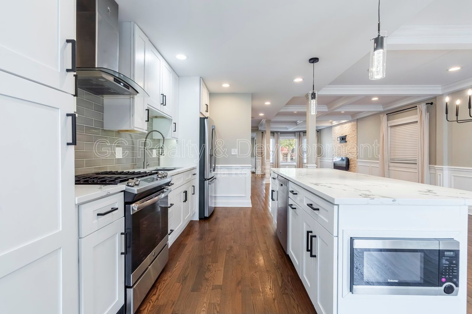 *** 3 BDRM - 3.5 BTH / FULLY RENOVATED / FINISHED BSMT / DETACHED GARAGE / IN UNIT LAUNDRY *** property image