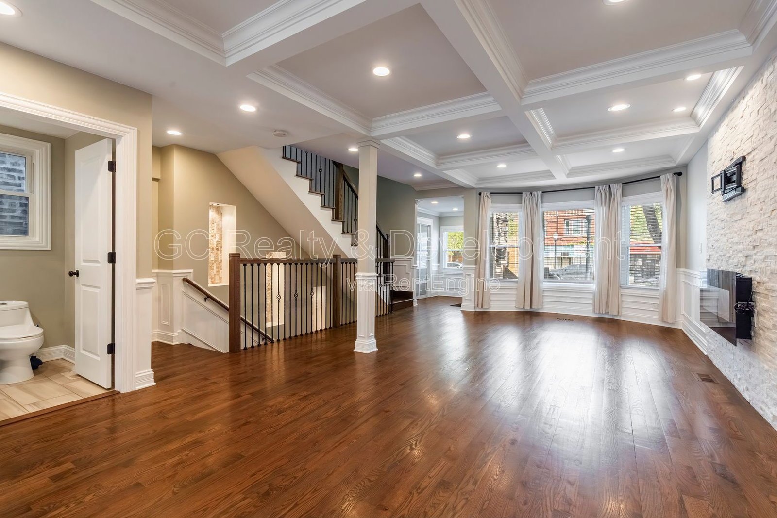 *** 3 BDRM - 3.5 BTH / FULLY RENOVATED / FINISHED BSMT / DETACHED GARAGE / IN UNIT LAUNDRY *** property image
