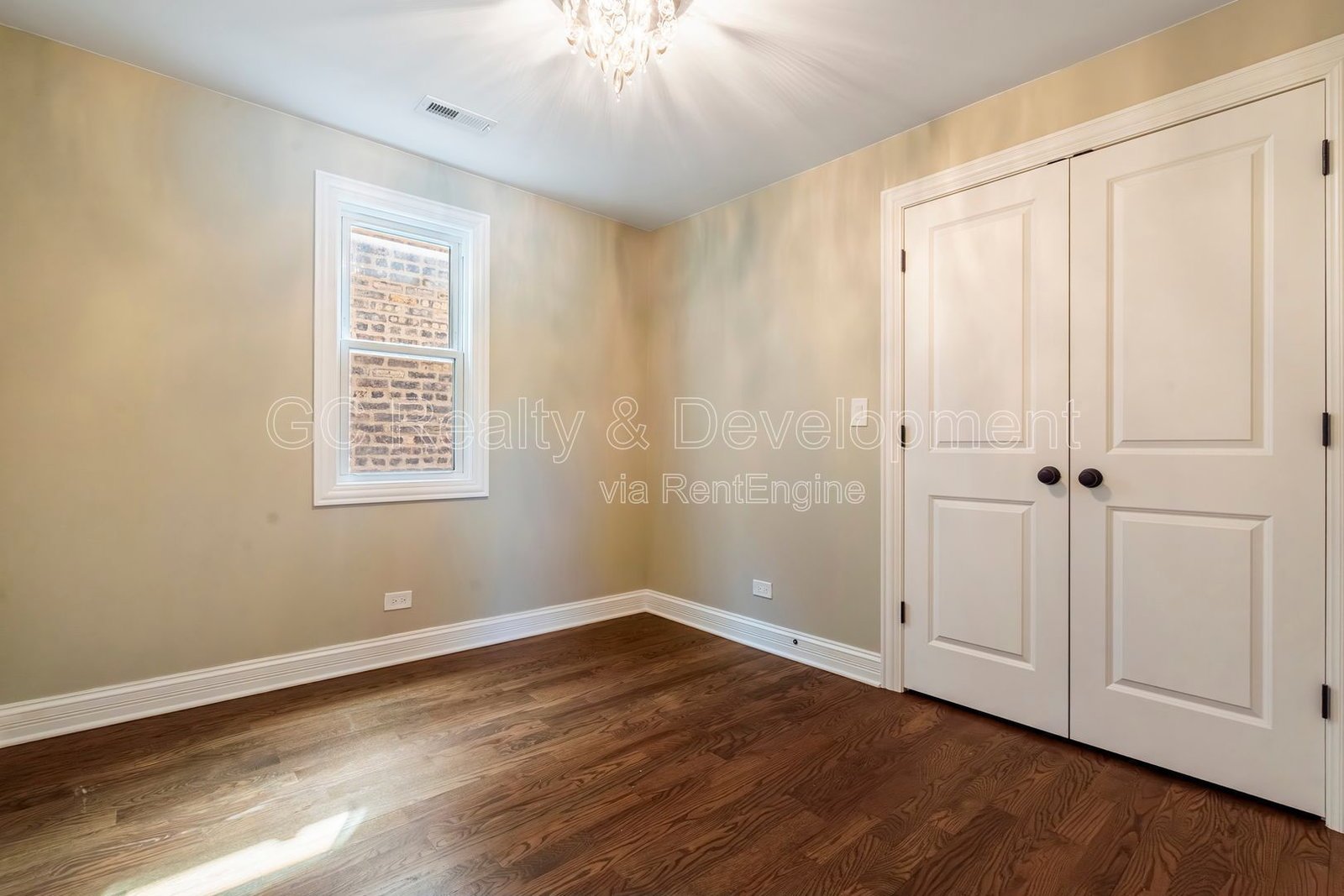 *** 3 BDRM - 3.5 BTH / FULLY RENOVATED / FINISHED BSMT / DETACHED GARAGE / IN UNIT LAUNDRY *** property image