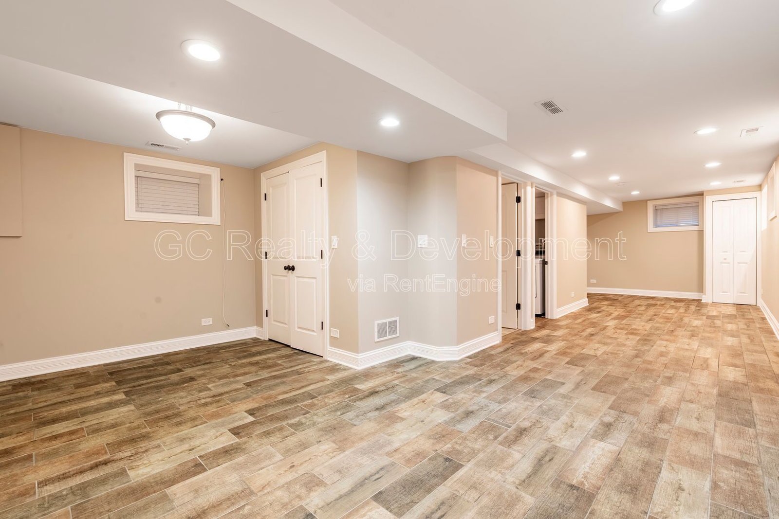 *** 3 BDRM - 3.5 BTH / FULLY RENOVATED / FINISHED BSMT / DETACHED GARAGE / IN UNIT LAUNDRY *** property image