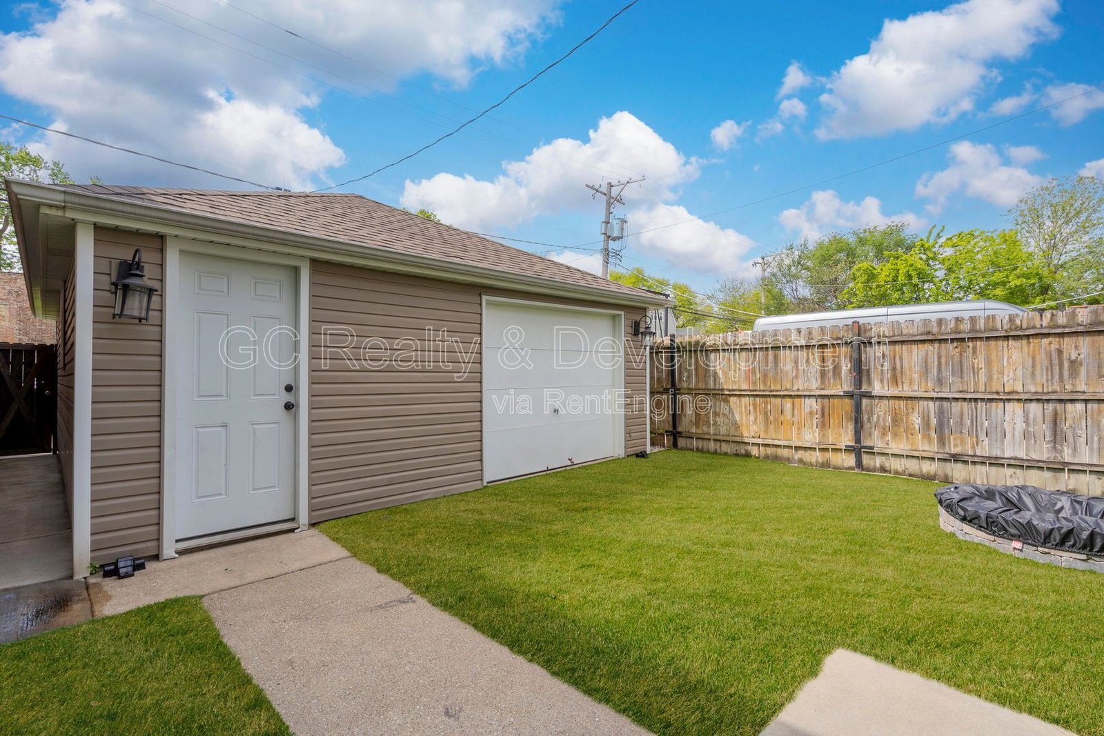 *** 3 BDRM - 3.5 BTH / FULLY RENOVATED / FINISHED BSMT / DETACHED GARAGE / IN UNIT LAUNDRY *** property image