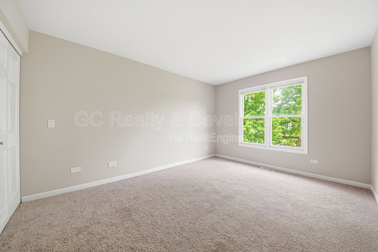 *** UPDATED THROUGHOUT /  3 BDRM - 2.5 BTH / FINISHED BSMT / FENCED YARD / ATTACHED GARAGE *** property image