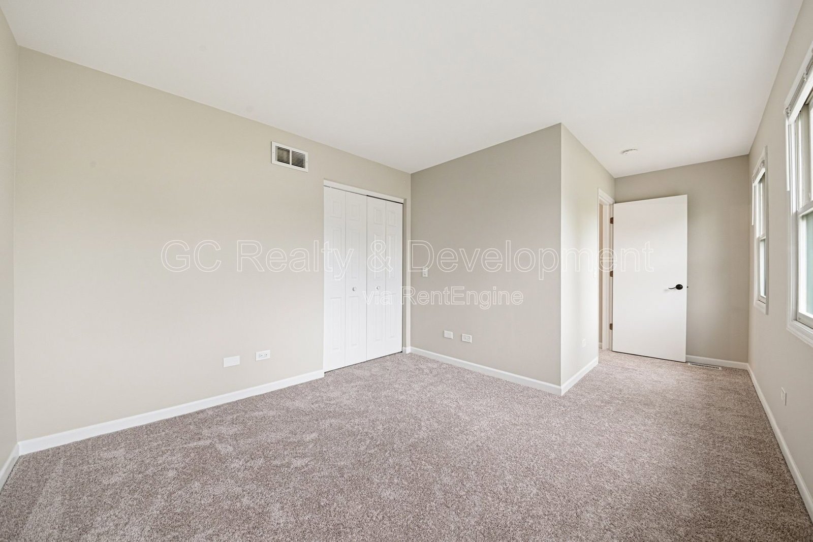 *** UPDATED THROUGHOUT /  3 BDRM - 2.5 BTH / FINISHED BSMT / FENCED YARD / ATTACHED GARAGE *** property image