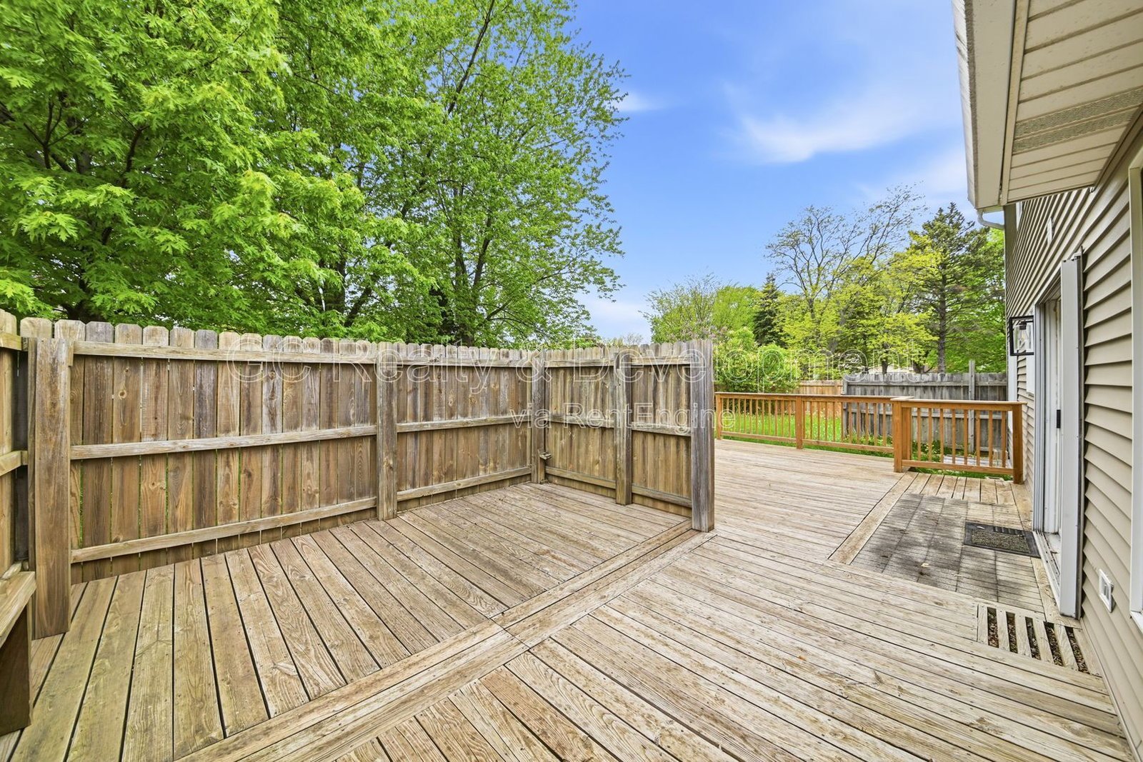 *** UPDATED THROUGHOUT /  3 BDRM - 2.5 BTH / FINISHED BSMT / FENCED YARD / ATTACHED GARAGE *** property image