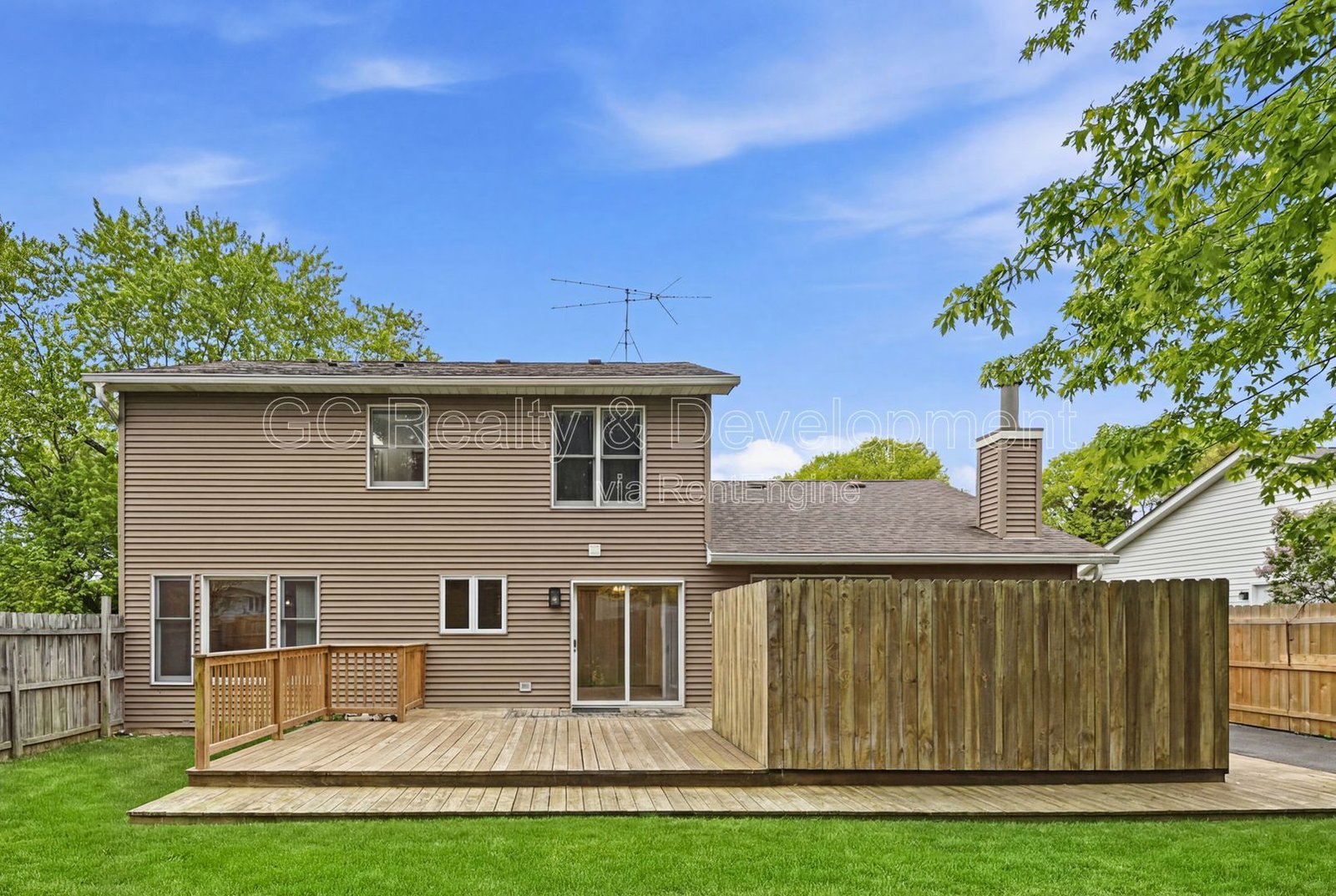 *** UPDATED THROUGHOUT /  3 BDRM - 2.5 BTH / FINISHED BSMT / FENCED YARD / ATTACHED GARAGE *** property image