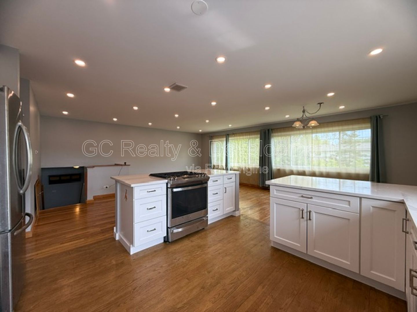 *** 4BR - 2BA / TRI-LEVEL / UPDATED THROUGHOUT / LARGE YARD W/ DECK / WALK OUT BSMT  *** property image