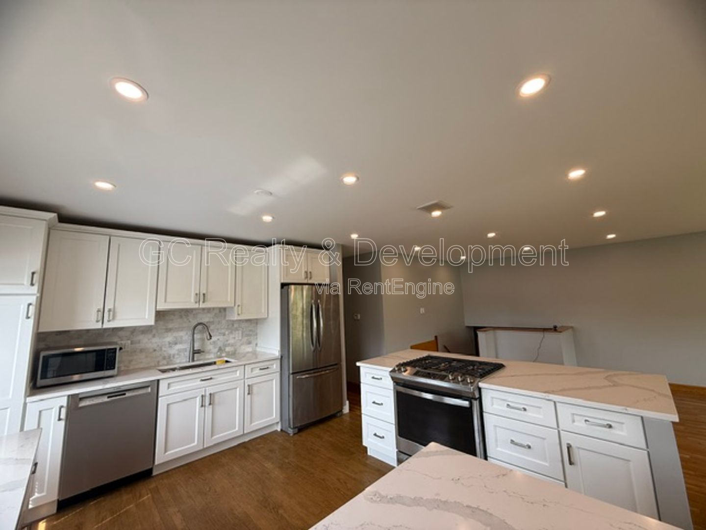 *** 4BR - 2BA / TRI-LEVEL / UPDATED THROUGHOUT / LARGE YARD W/ DECK / WALK OUT BSMT  *** property image