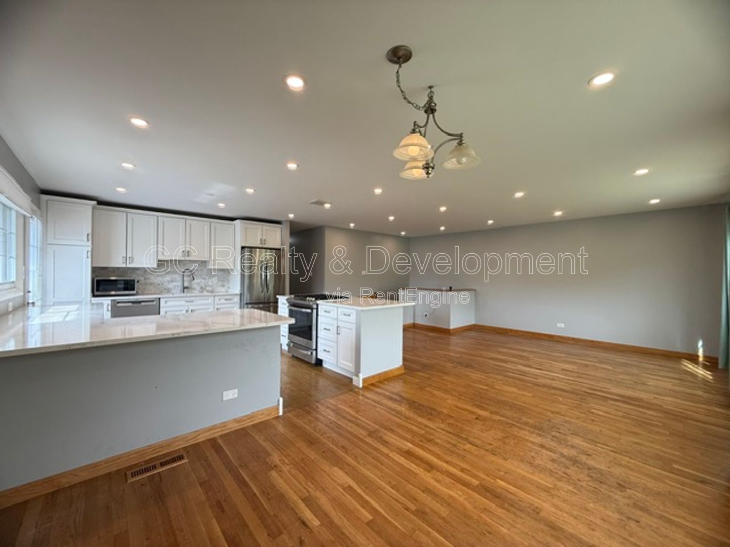 *** 4BR - 2BA / TRI-LEVEL / UPDATED THROUGHOUT / LARGE YARD W/ DECK / WALK OUT BSMT  *** property image