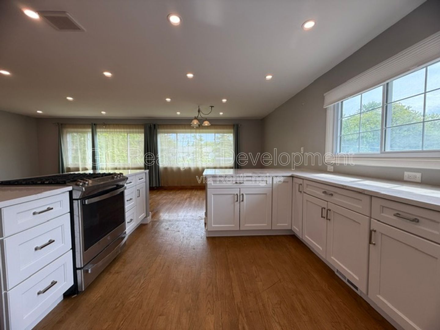 *** 4BR - 2BA / TRI-LEVEL / UPDATED THROUGHOUT / LARGE YARD W/ DECK / WALK OUT BSMT  *** property image