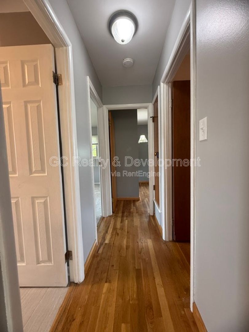 *** 4BR - 2BA / TRI-LEVEL / UPDATED THROUGHOUT / LARGE YARD W/ DECK / WALK OUT BSMT  *** property image