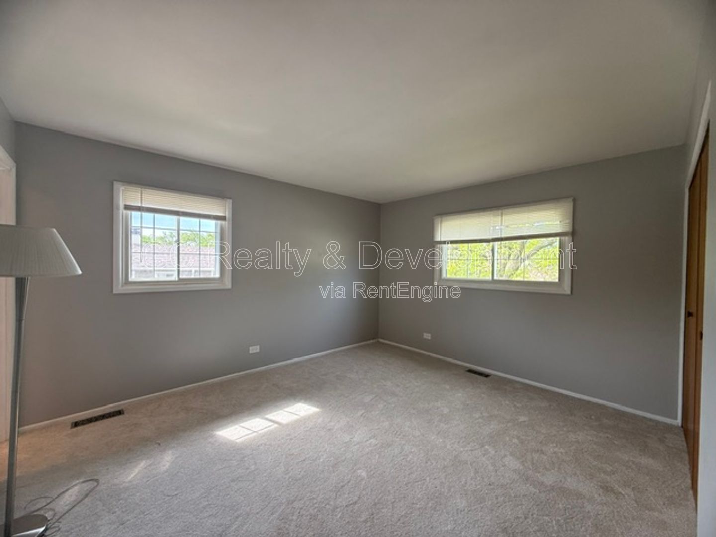 *** 4BR - 2BA / TRI-LEVEL / UPDATED THROUGHOUT / LARGE YARD W/ DECK / WALK OUT BSMT  *** property image