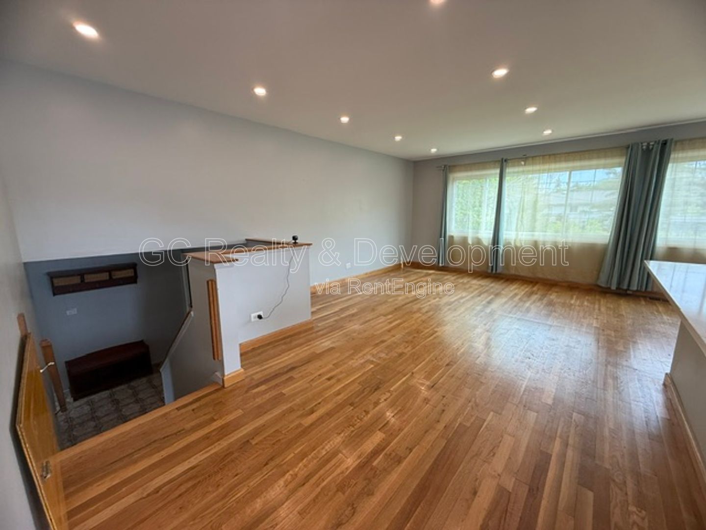 *** 4BR - 2BA / TRI-LEVEL / UPDATED THROUGHOUT / LARGE YARD W/ DECK / WALK OUT BSMT  *** property image