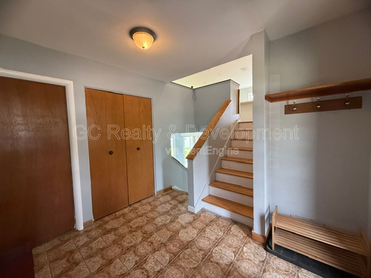 *** 4BR - 2BA / TRI-LEVEL / UPDATED THROUGHOUT / LARGE YARD W/ DECK / WALK OUT BSMT  *** property image