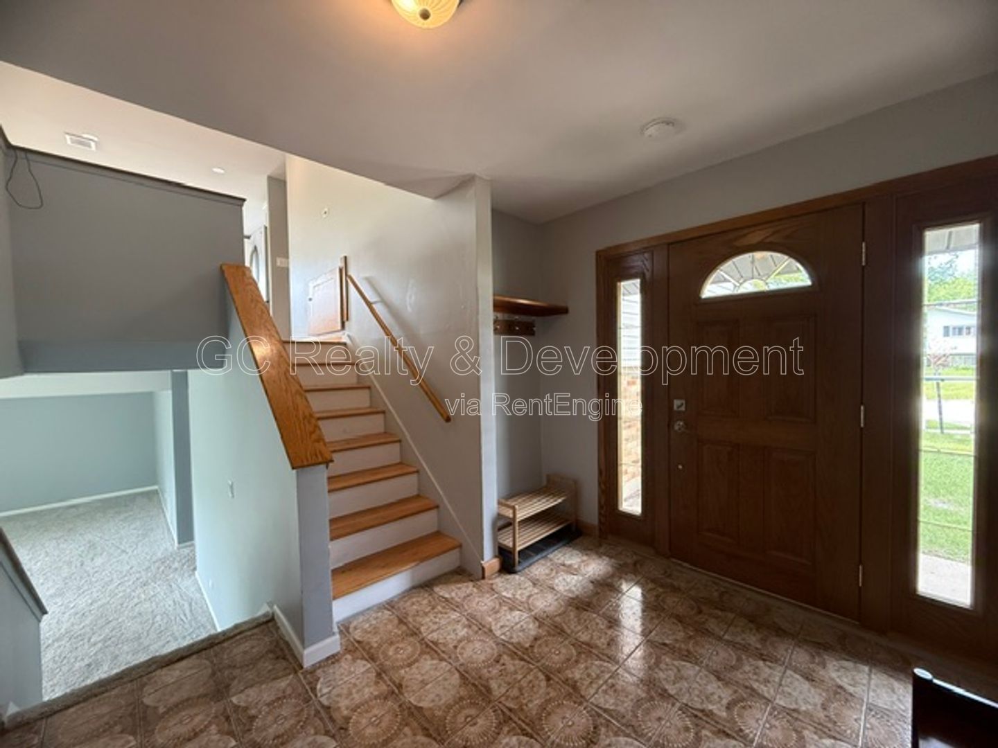 *** 4BR - 2BA / TRI-LEVEL / UPDATED THROUGHOUT / LARGE YARD W/ DECK / WALK OUT BSMT  *** property image