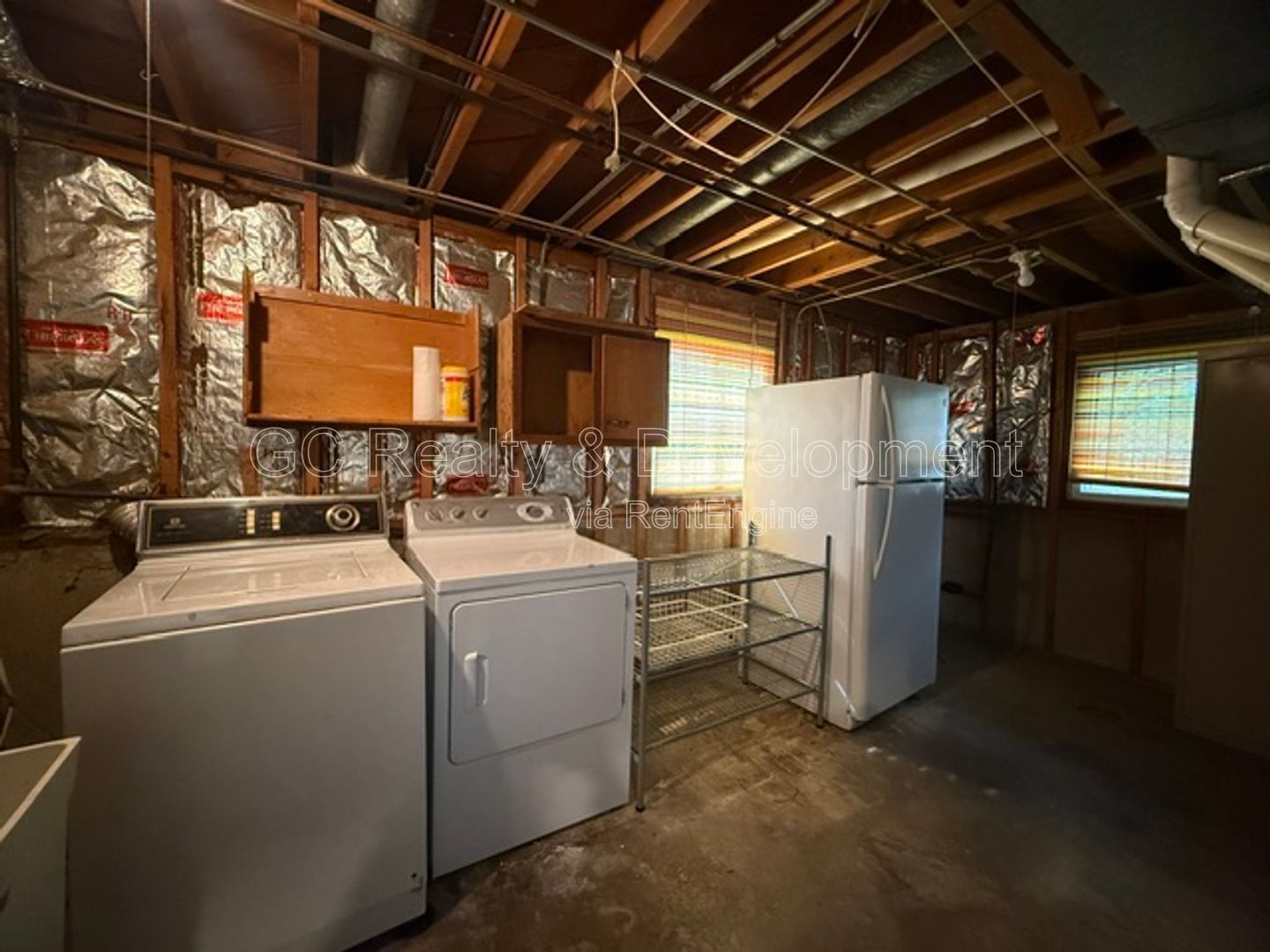 *** 4BR - 2BA / TRI-LEVEL / UPDATED THROUGHOUT / LARGE YARD W/ DECK / WALK OUT BSMT  *** property image