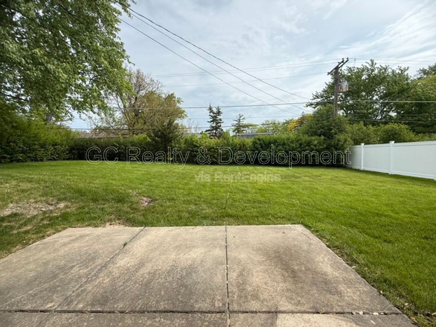*** 4BR - 2BA / TRI-LEVEL / UPDATED THROUGHOUT / LARGE YARD W/ DECK / WALK OUT BSMT  *** property image