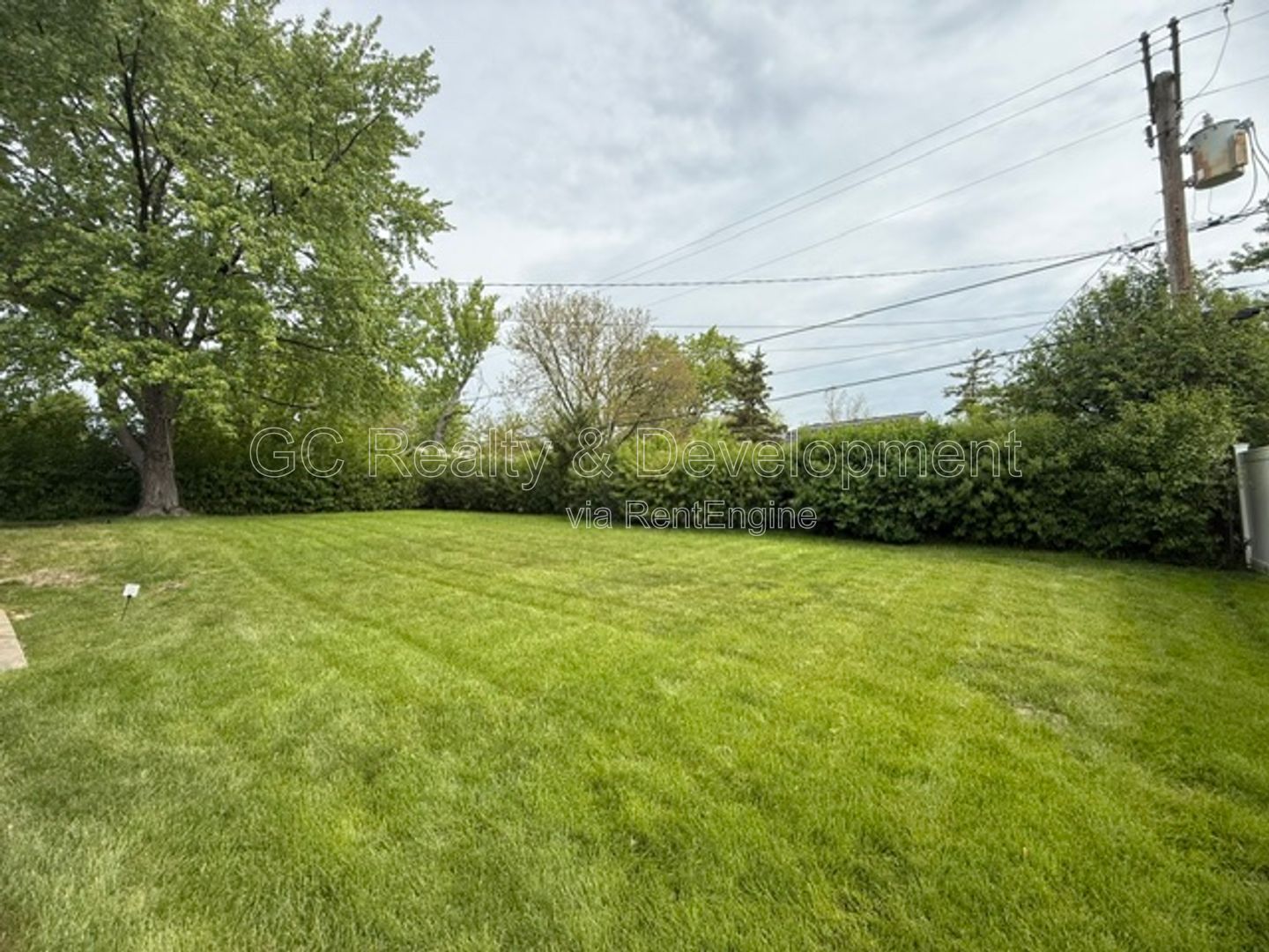 *** 4BR - 2BA / TRI-LEVEL / UPDATED THROUGHOUT / LARGE YARD W/ DECK / WALK OUT BSMT  *** property image