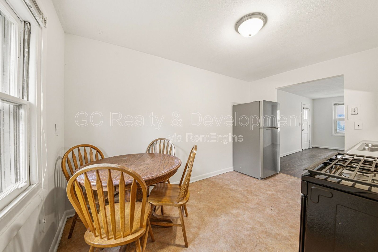 *** 2 BDRM / CENTRAL AC / SS APPL / PARKING INCLUDED / ONLY PAY GAS & ELECTRIC *** property image