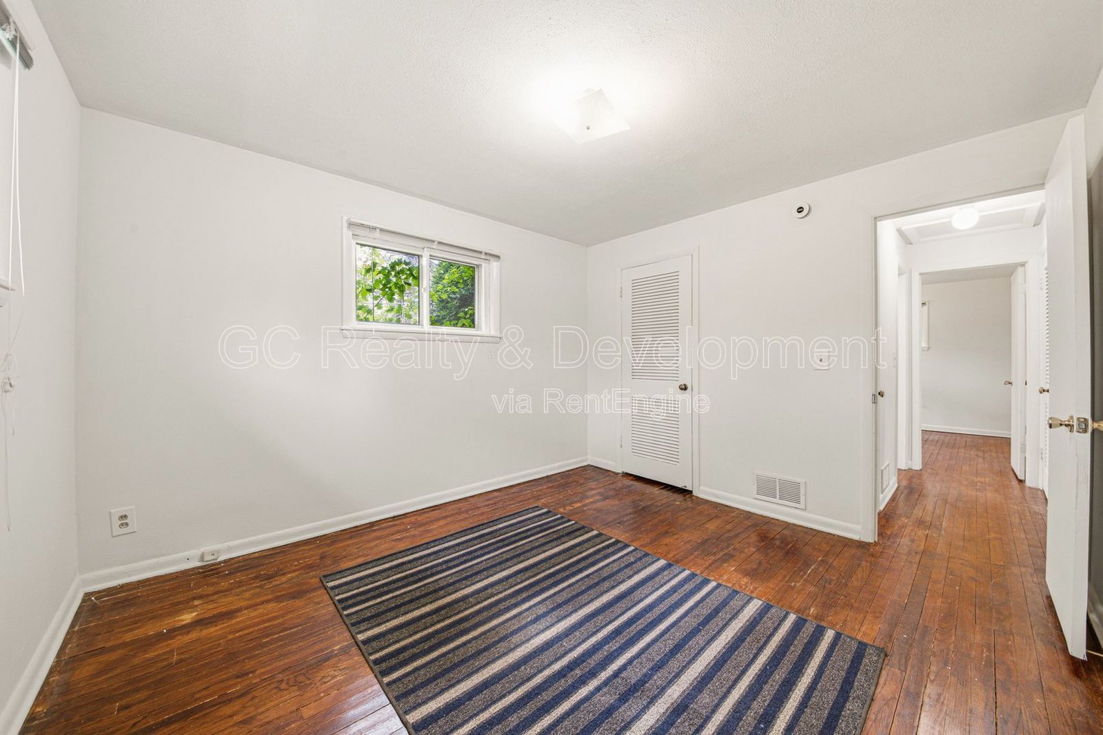 *** 2 BDRM / CENTRAL AC / SS APPL / PARKING INCLUDED / ONLY PAY GAS & ELECTRIC *** property image