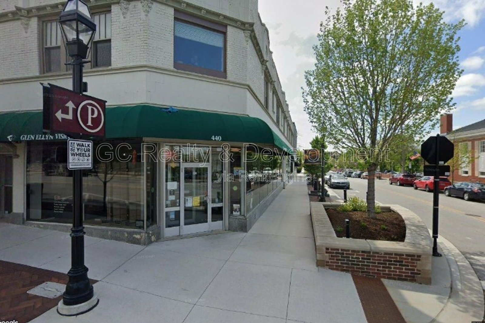 *** 2 BDRM / ONLY PAY ELECTRIC / SS APPL / LAUNDRY ON SITE *** property image