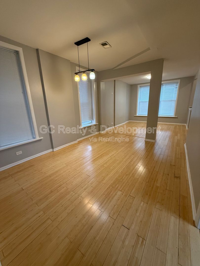 *** 2 BDRM / PARKING INCL / CENTRAL AC / SS APPL / FREE LAUNDRY ON SITE *** property image