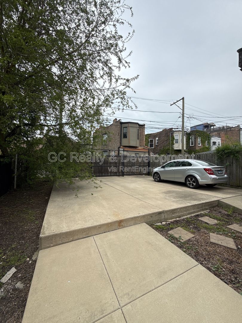 *** 2 BDRM / PARKING INCL / CENTRAL AC / SS APPL / FREE LAUNDRY ON SITE *** property image