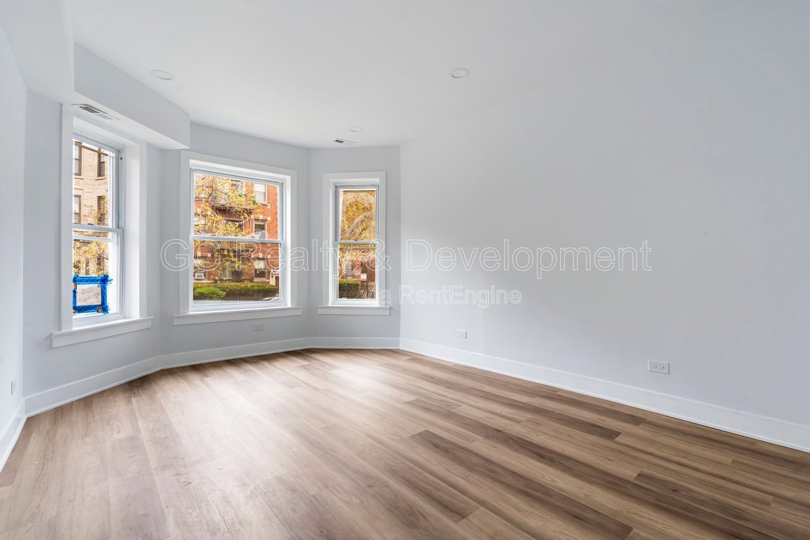 *** UPDATED THROUGHOUT / WRIGLEYVILLE / 3 BDRM - 1.5 BTH / PET FRIENDLY / IN UNIT LAUNDRY *** property image