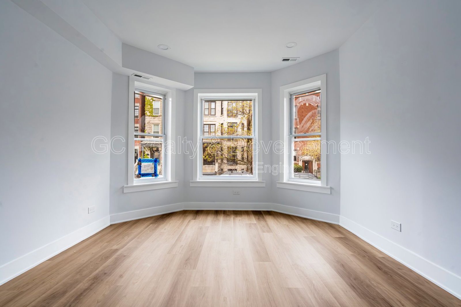 *** UPDATED THROUGHOUT / WRIGLEYVILLE / 3 BDRM - 1.5 BTH / PET FRIENDLY / IN UNIT LAUNDRY *** property image