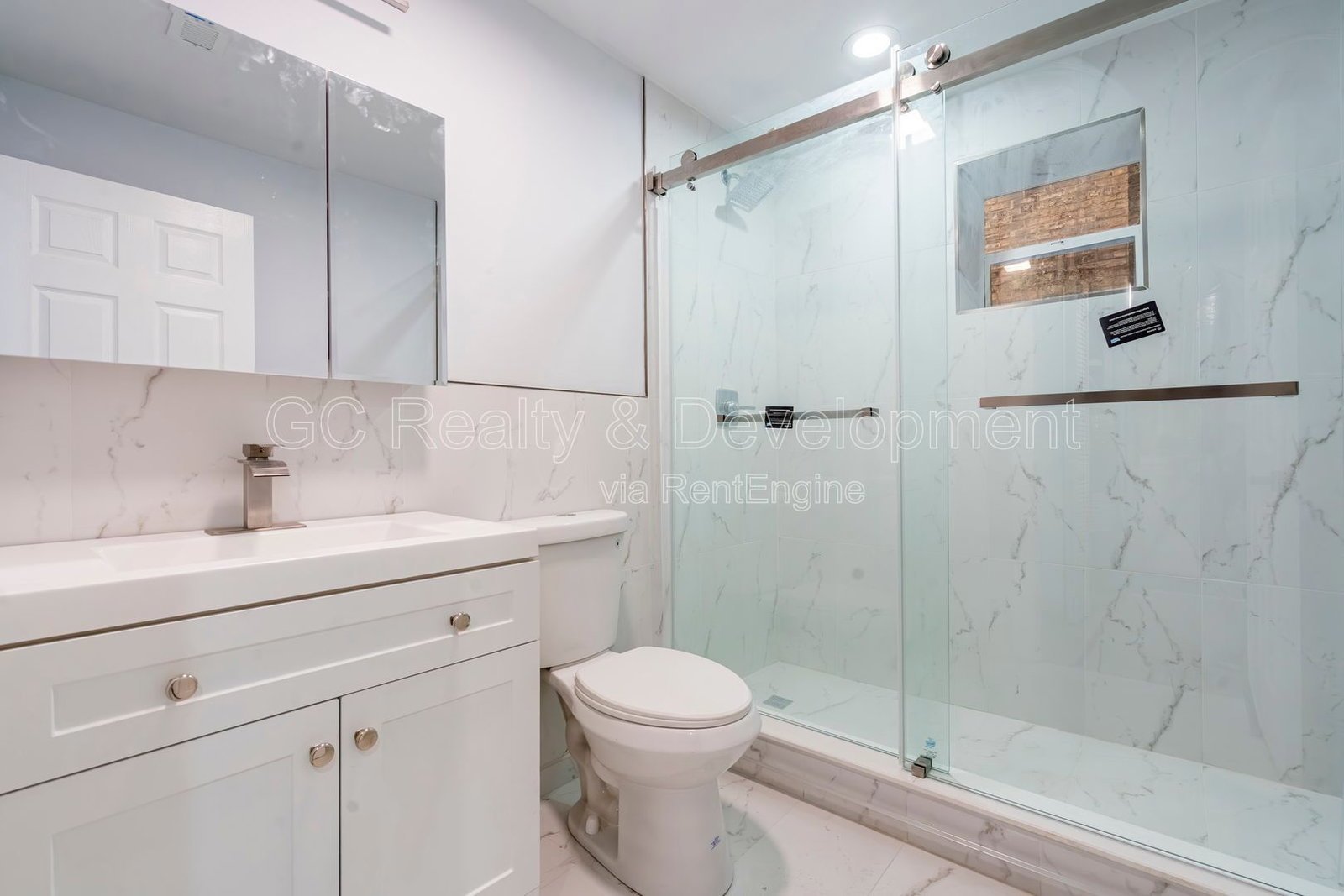 *** UPDATED THROUGHOUT / WRIGLEYVILLE / 3 BDRM - 1.5 BTH / PET FRIENDLY / IN UNIT LAUNDRY *** property image