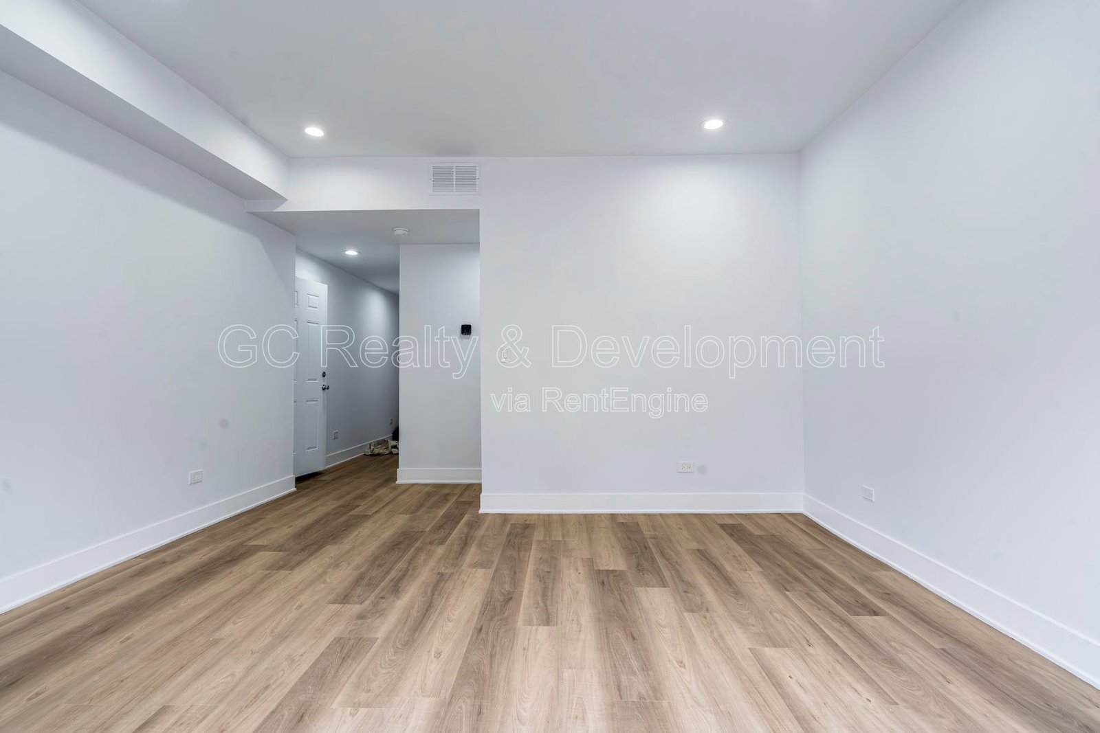 *** WRIGLEYVILLE / 2 BDRM - 1.5 BTH / PET FRIENDLY / IN UNIT LAUNDRY / WALK TO TRAIN *** property image