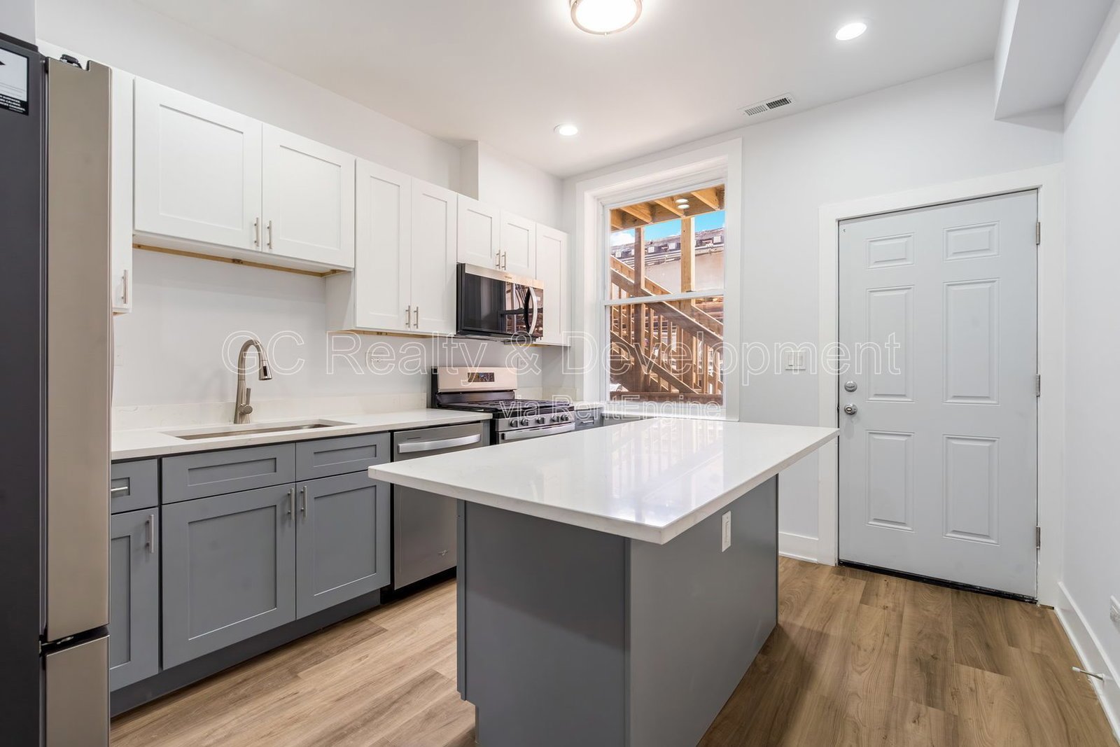 *** WRIGLEYVILLE / 2 BDRM - 1.5 BTH / PET FRIENDLY / IN UNIT LAUNDRY / WALK TO TRAIN *** property image