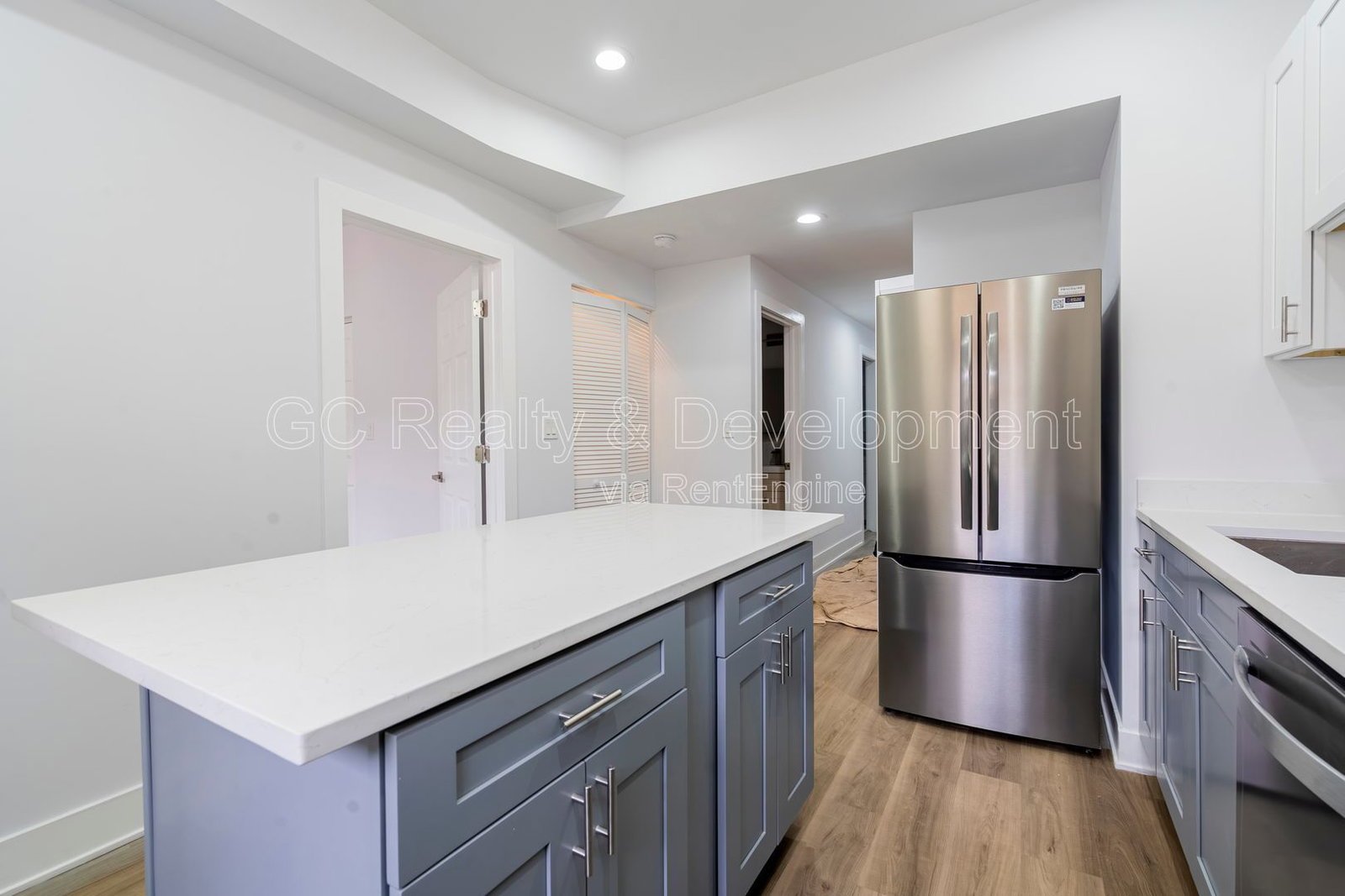 *** WRIGLEYVILLE / 2 BDRM - 1.5 BTH / PET FRIENDLY / IN UNIT LAUNDRY / WALK TO TRAIN *** property image