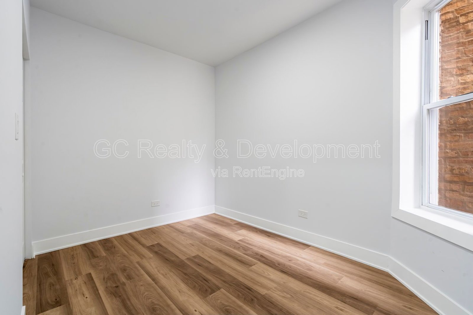 *** WRIGLEYVILLE / 2 BDRM - 1.5 BTH / PET FRIENDLY / IN UNIT LAUNDRY / WALK TO TRAIN *** property image