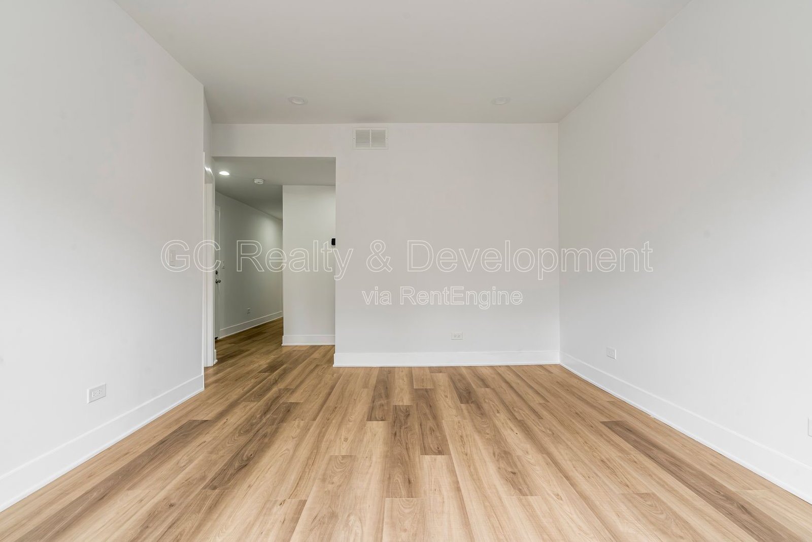 *** UPDATED THROUGHOUT / WRIGLEYVILLE / 3 BDRM - 1.5 BTH / PET FRIENDLY / IN UNIT LAUNDRY *** property image