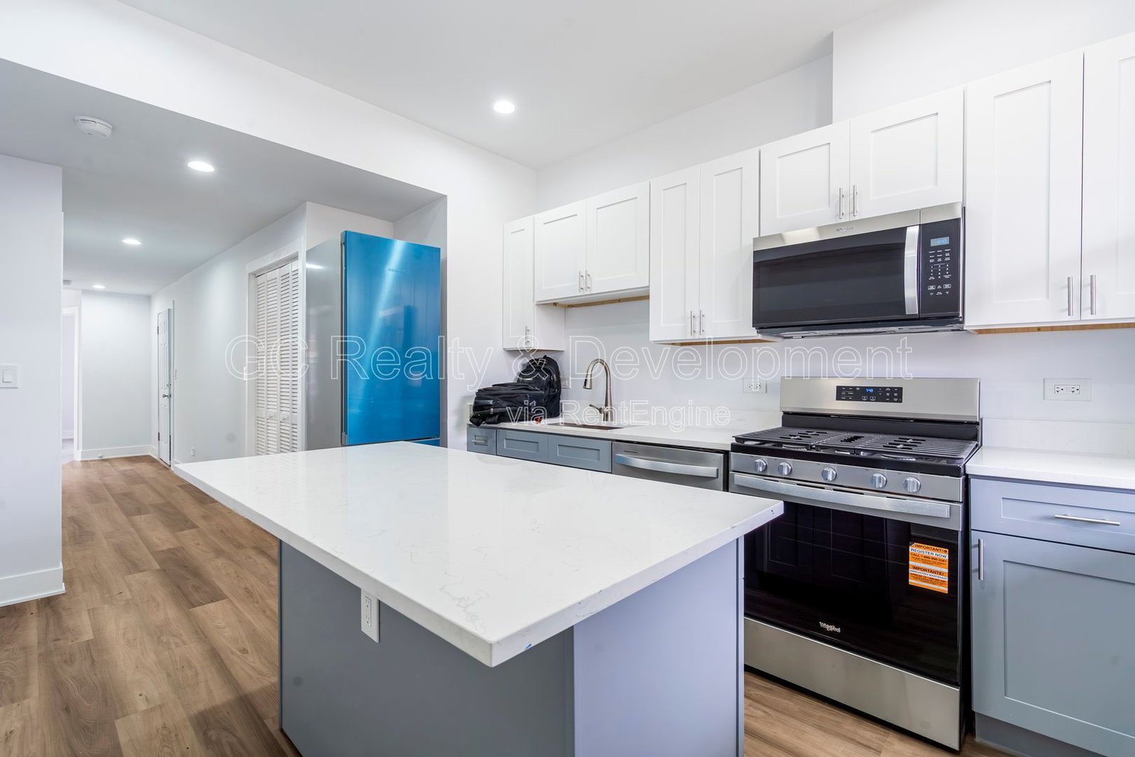 *** UPDATED THROUGHOUT / WRIGLEYVILLE / 3 BDRM - 1.5 BTH / PET FRIENDLY / IN UNIT LAUNDRY *** property image