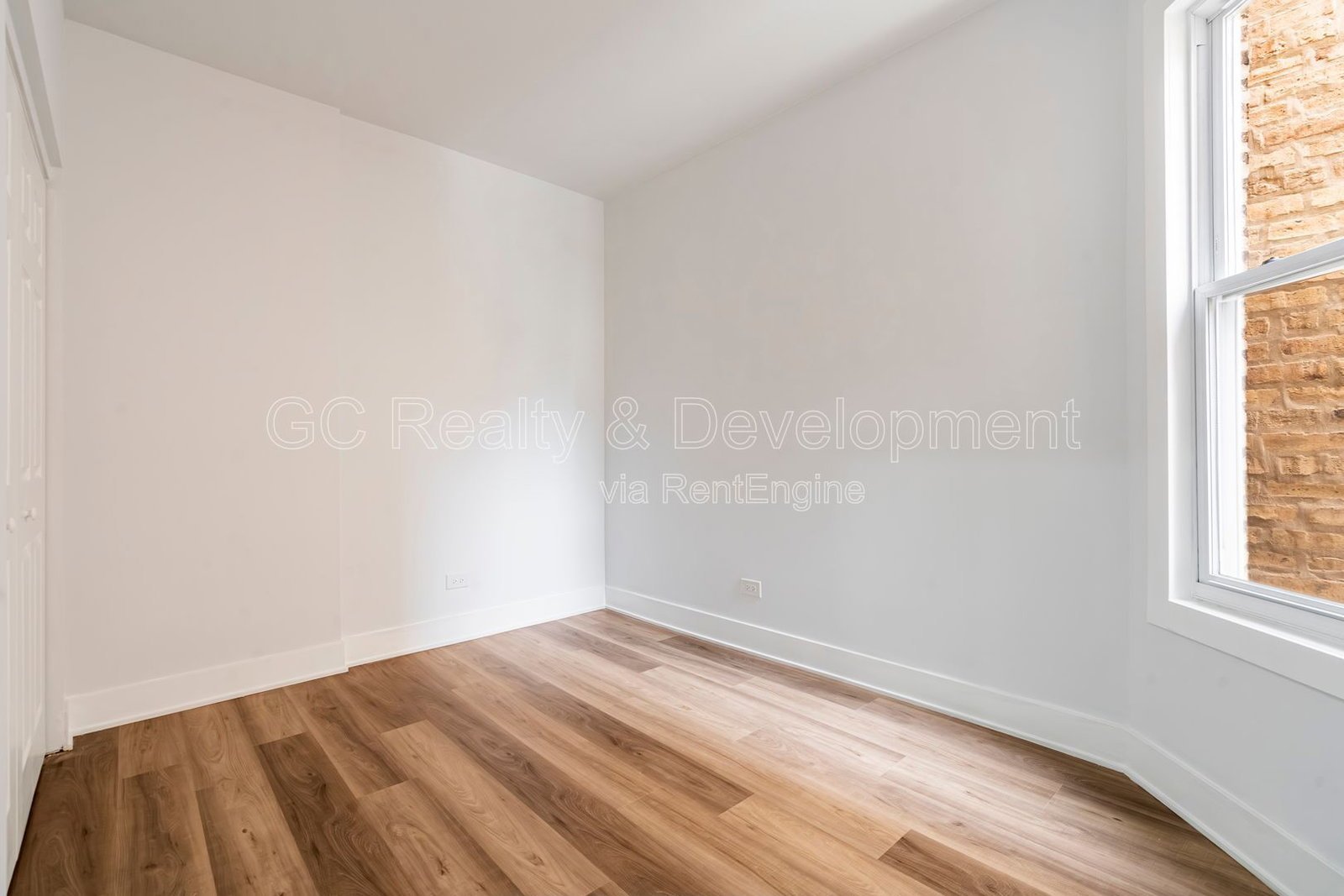 *** UPDATED THROUGHOUT / WRIGLEYVILLE / 3 BDRM - 1.5 BTH / PET FRIENDLY / IN UNIT LAUNDRY *** property image