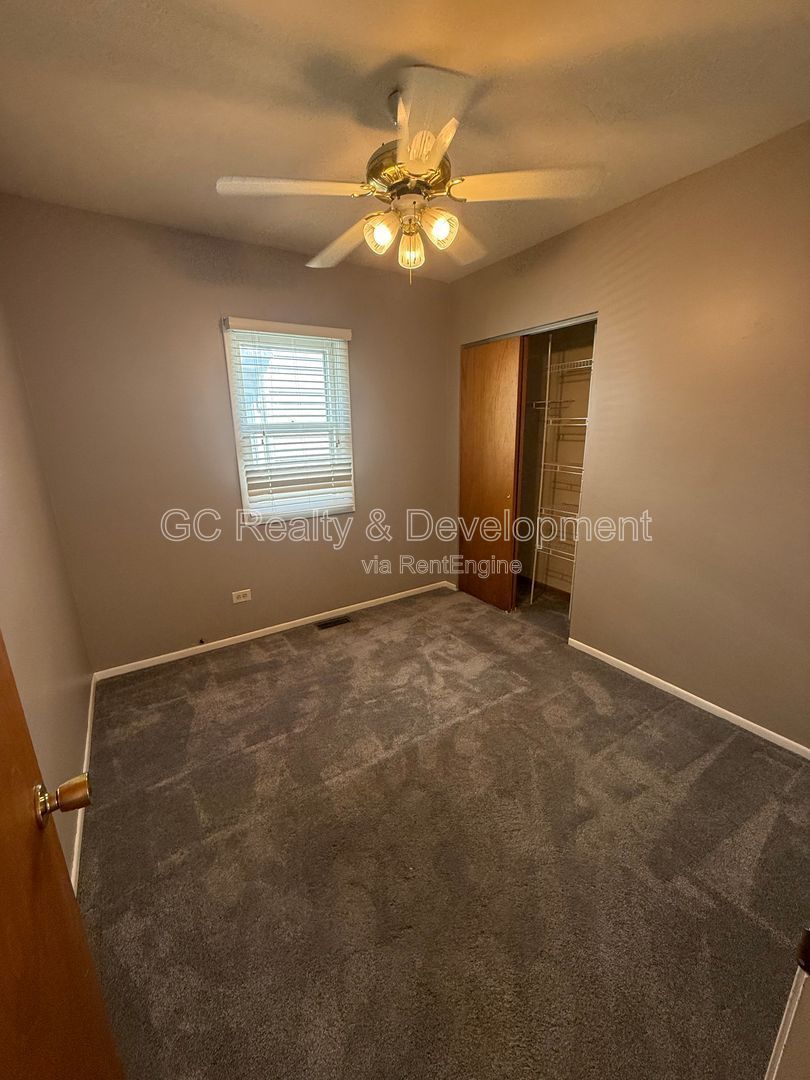*** GARDEN UNIT / UPDATED 3 BDRM / CENTRAL AC / LAUNDRY ON SITE / PARKING INCL *** property image