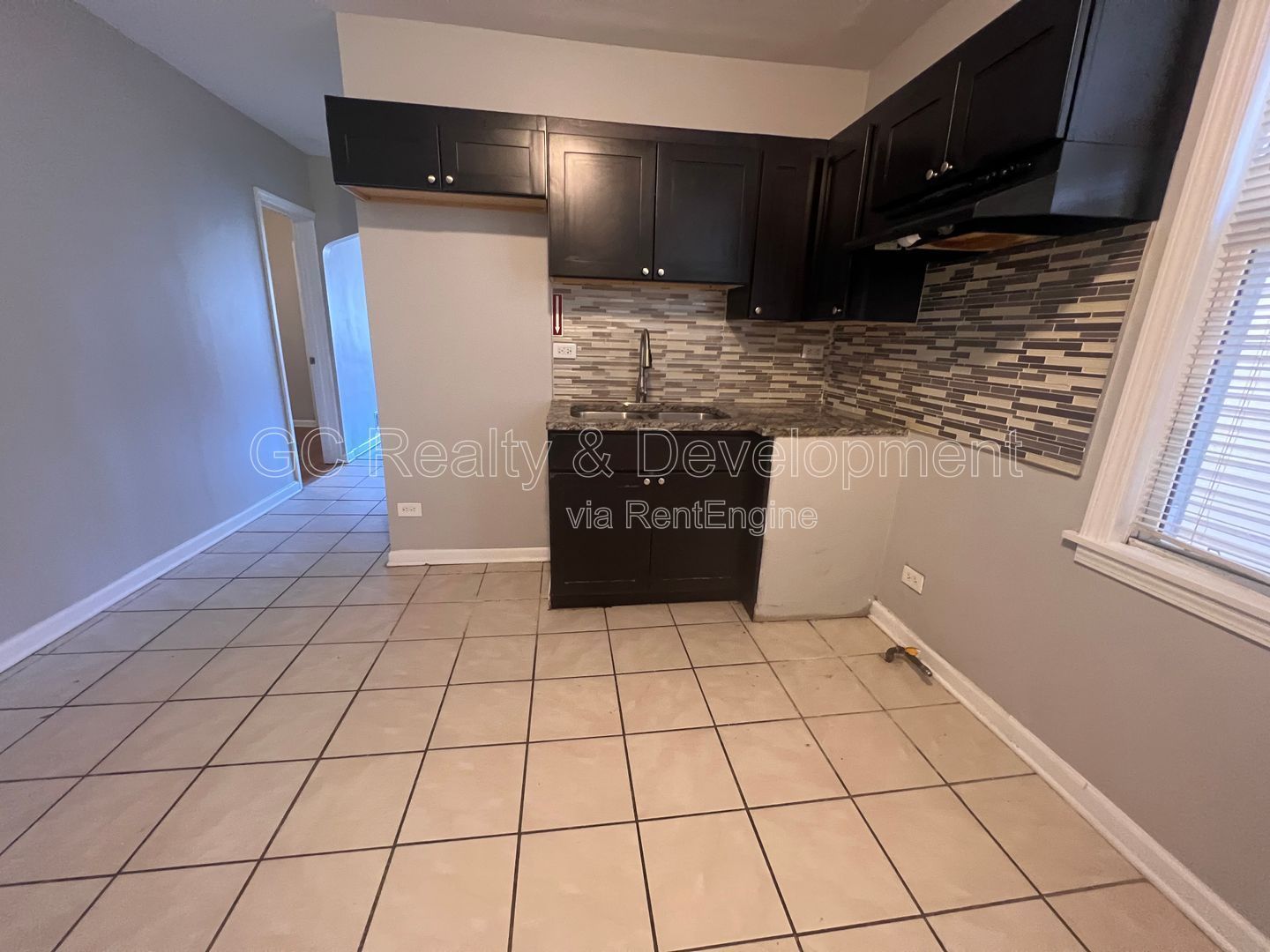 *** 3 BED / 1 BATH / GRANITE / GARAGE SPACE / FENCED BACKYARD *** property image