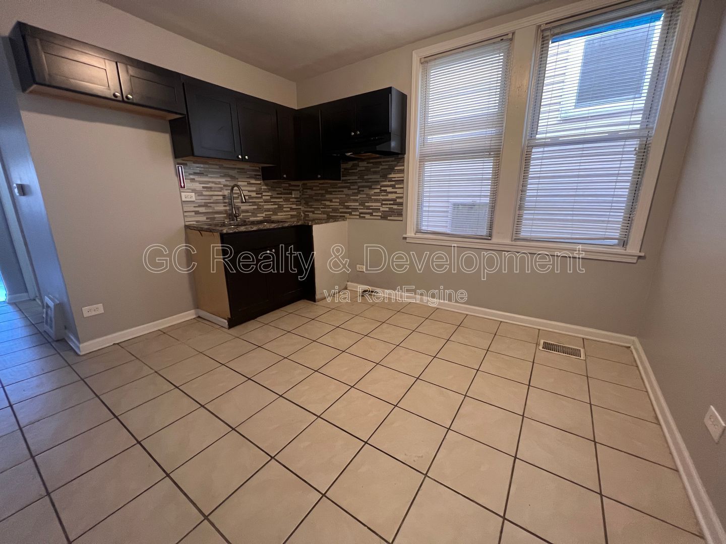 *** 3 BED / 1 BATH / GRANITE / GARAGE SPACE / FENCED BACKYARD *** property image