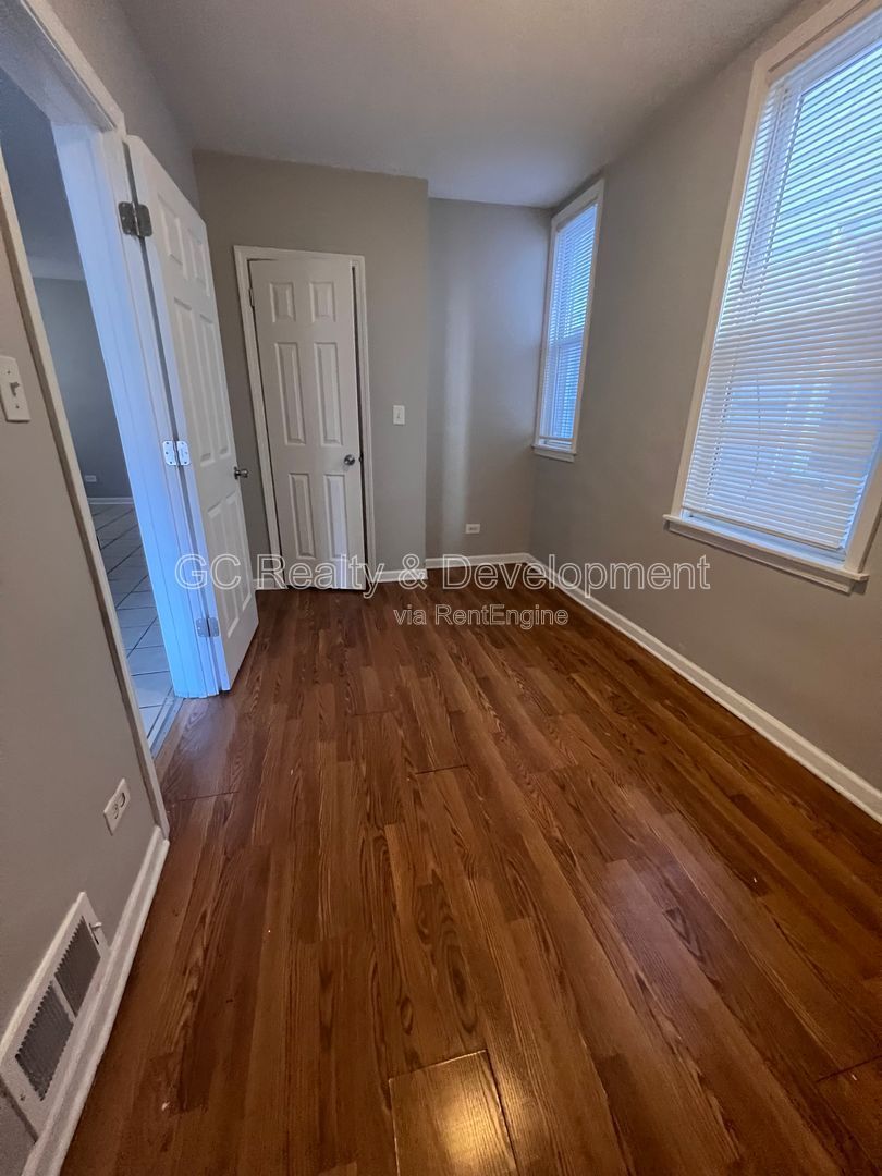 *** 3 BED / 1 BATH / GRANITE / GARAGE SPACE / FENCED BACKYARD *** property image