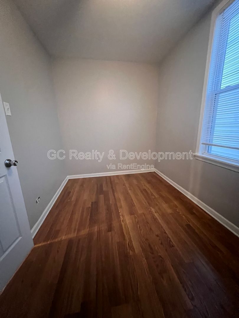 *** 3 BED / 1 BATH / GRANITE / GARAGE SPACE / FENCED BACKYARD *** property image