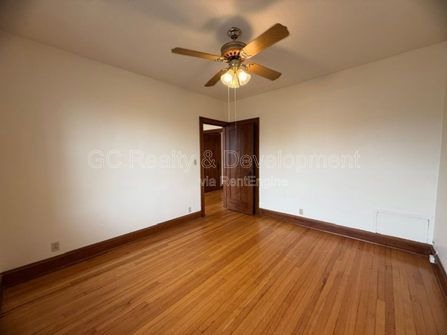 *** 2 BDRM / ONLY PAY ELECTRIC / SS APPL / LAUNDRY ON SITE *** property image
